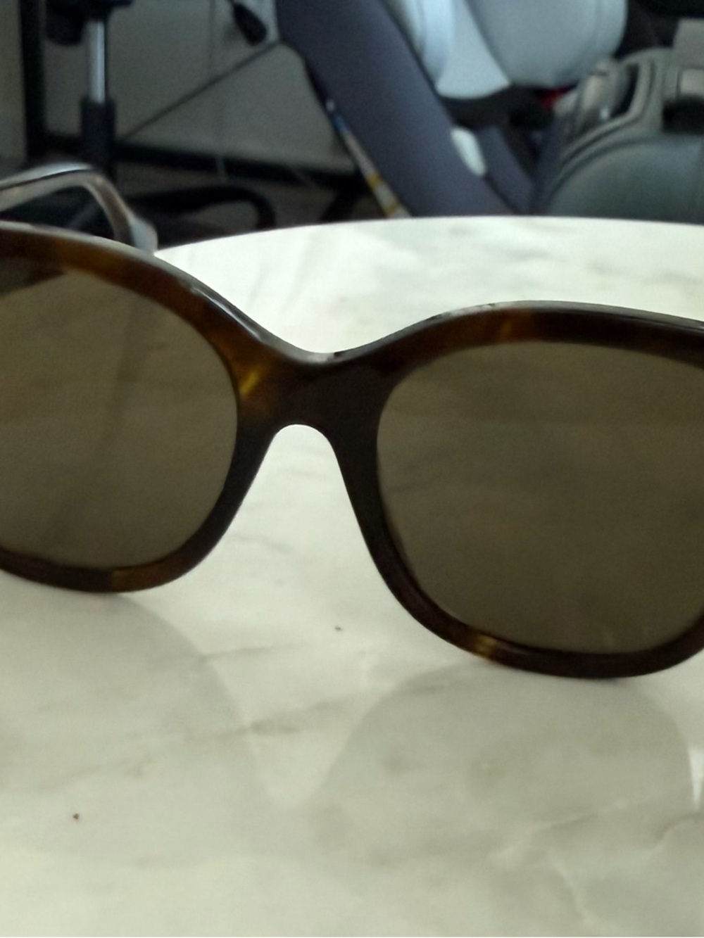 Gucci Dark Tortoiseshell Square Sunglasses with Gold GG Emblems - Picture 3 of 5
